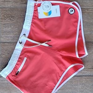 VUORI TAV SHORTS MELON SIZE SMALL NWT